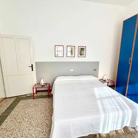Luisa 1p, 3 Camere, Clima, Wifi, A 100 M Dal Mare! By Alfareal *